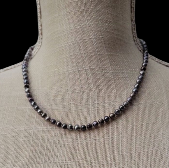 Elegant Pearl Necklace - Picture 1 of 2